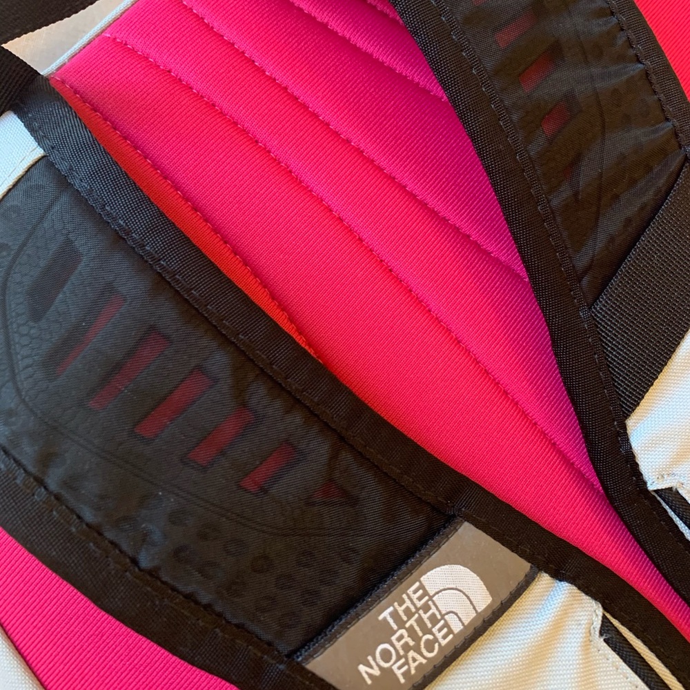 The North Face - Women’s Vault Backpack (2013) in High Rise Grey & TNF Black - Picture 11 of 13
